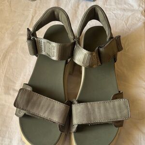 UGG Khaki Strap platform Sandals